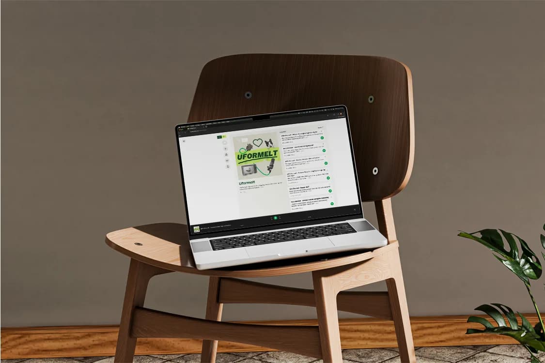 Afspilningsside med Uformelt-universet på en MacBook